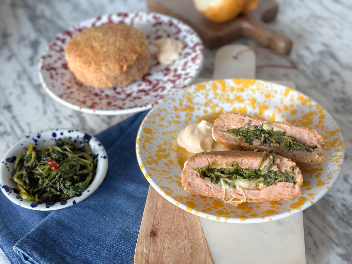 Hamburger di pollo panati al forno con formaggio e cicoria